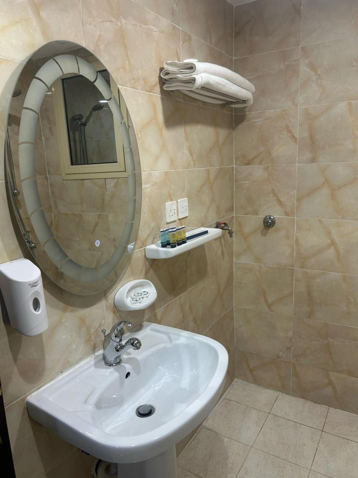 الجوهرة الاولى للشقق المخدومة 3*