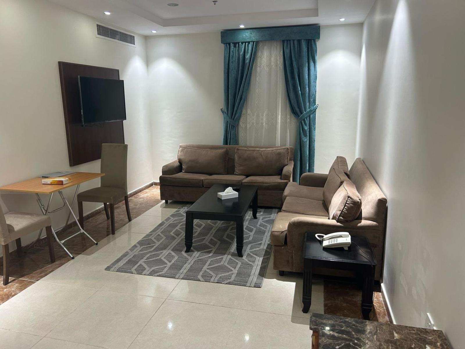 الجوهرة الاولى للشقق المخدومة 3* Djeddah
